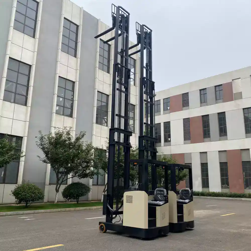 Carrello retrattile elettrico con operatore seduto da 1.5–2.5 tonnellate — requisiti di scaffalatura e montante