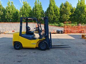 Chariot élévateur diesel de 2.5 tonnes, référence latérale