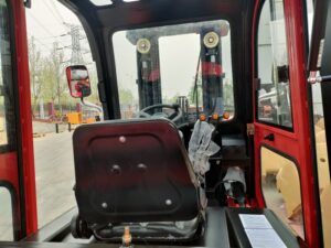 Carretilla diésel de 3.5 toneladas, referencia del interior de cabina
