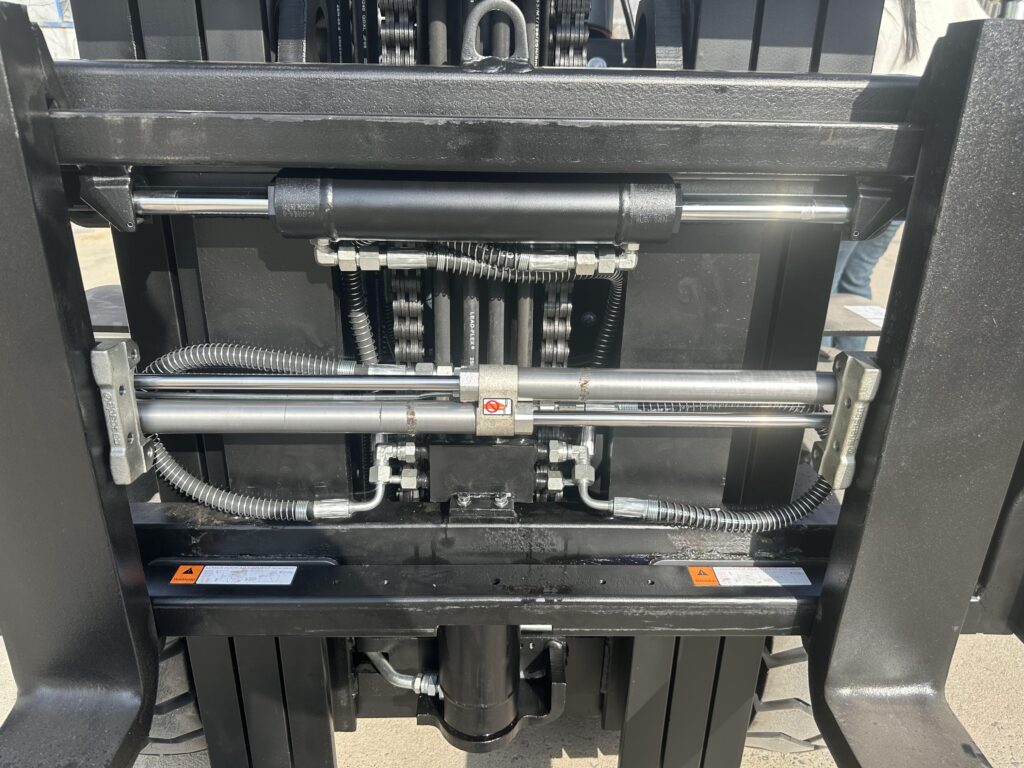 Posizionatore idraulico delle forche con traslatore laterale — esempio di accessorio opzionale