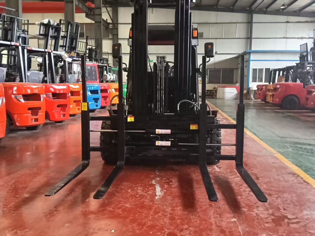 Piastra portaforche per movimentazione di più pallet