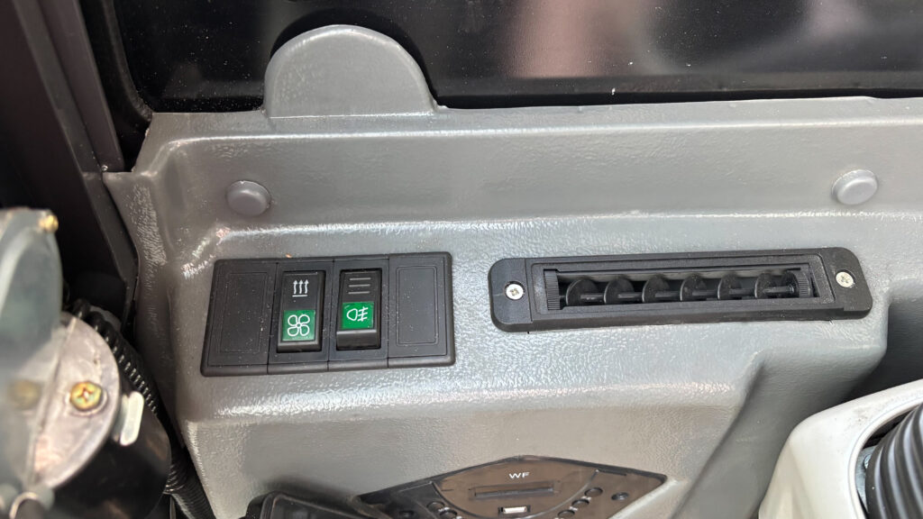 HT-35 — Equipamiento de la cabina