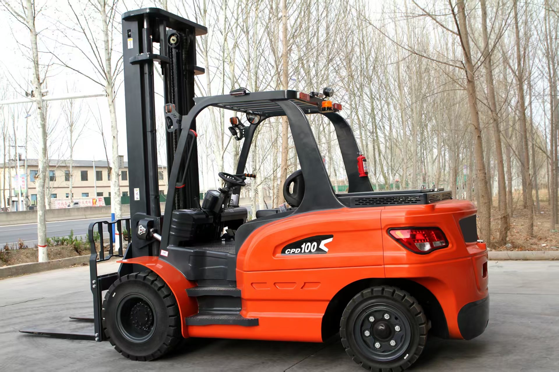 Carretilla eléctrica de 10 toneladas, vista lateral — ejemplo de configuración