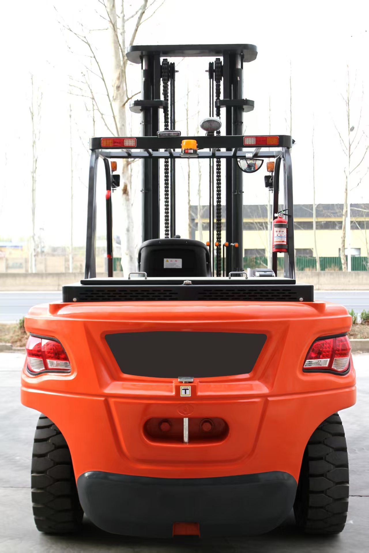 Carretilla eléctrica de 10 toneladas, vista trasera — ejemplo de configuración