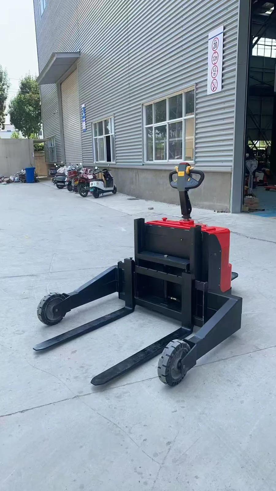 Transpalette électrique tout-terrain de 1.5 tonnes